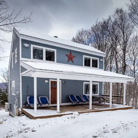 Cozy & Private Killington Ski House - Hot Tub - 4 Min to Resort - 4Br/3BA