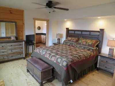 Secluded mountain cabin 5 acres , all rooms with view,  hear soothing waterfall