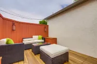 HIDDEN GEM 2-1/2 BLOCKS TO THE BEACH