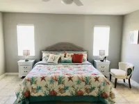 HAPPYOURS Luxury Heated Pool, Hot tub No Additional Fees!! Vanderbilt beach Hotel a Naples Park