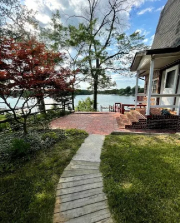 Waterfront With Relaxing Views Hotels in 