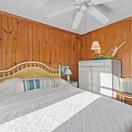 3 Bedroom, 2 Full Baths. Steps to Beach! Great Winter Rates!