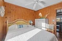 3 Bedroom, 2 Full Baths. Steps to Beach! Great Winter Rates!