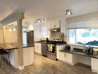 Modern & Remodeled 3bd/2ba duplex unit in Bothell - walk to UW Bothell, Downtown