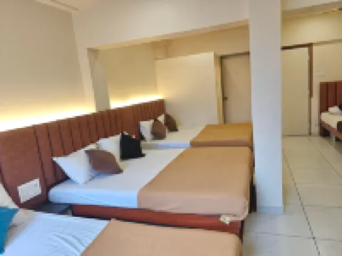 Central Lodge فنادق في كولهابور