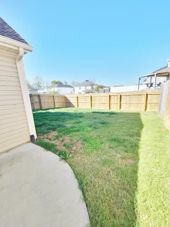 1 King Bed + 1 Queen Bed + 2 Full Bathrooms Kitchen + Laundry Room + Patio Отели рядом с достопримечательностью «H L Neblett Community Center»