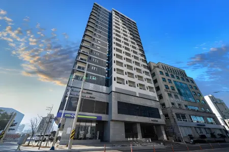 SOTA SUITE SOKCHO WORLDSKY Отели рядом с достопримечательностью «Sokcho City Museum & Displaced Civilians Folk Village»