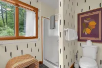 Cabin with private pickleball court and tons of FUN, caves close!!