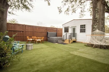 Charming Studio in Taylors by Brick and Home