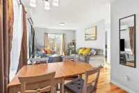 Charming 2-bedroom house with AC, WiFi in welcoming Salem