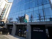 La Villa Hotel Hotels near Gupabal Station
