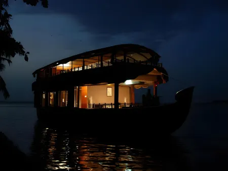 Spice Route Luxury Cruises Отели рядом со станцией Chengannur