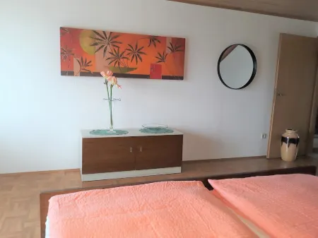 Cozy vacation apartment "Schwalbennest" under the roof with garden access