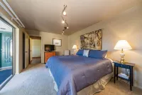 Wapato Point Halmalka Condo 512B Sleeps 8 by Outdoor Pool, Sandy Beach Amenities