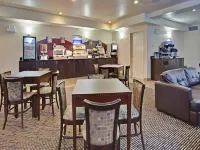 Holiday Inn Express YORKTON EAST by IHG - breakfast