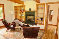 Tranquil Volcano Retreat with Rainforest Views