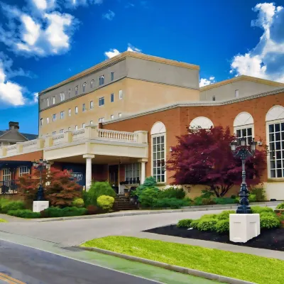 Collegian Hotel & Suites, Trademark Collection by Wyndham Các khách sạn gần Trường đại học Syracuse University
