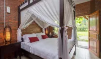 Harny's Garden Villa