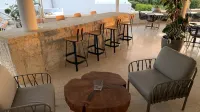 Vrachia Beach Hotel & Suites - Adults Only - bars