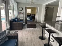 Contemporary Remodeled, minutes from beach!