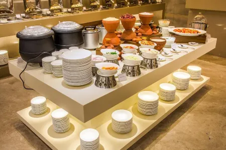 V Hotel Visakhapatnam Отели в г. Dondaparti