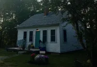 Historic Cottage, Updated, Short Drive to Town. 9 Years of Great Reviews!