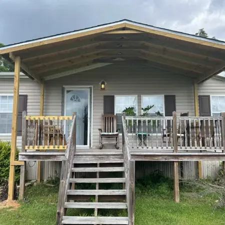 Cozy 3-bedroom mobile home in delightful Magnolia with AC, WiFi