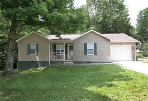 Grace Hill Get-away…Style & Comfort in 3/2 Home