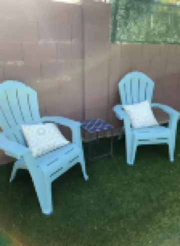 Spacious house w/pool and hot tub. Plenty of room to entertain!