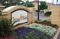 Your next magical getaway! Spacious 3 bedroom, 2 bath condo with pool access!