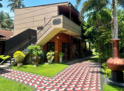 Edwin's Airport Garden