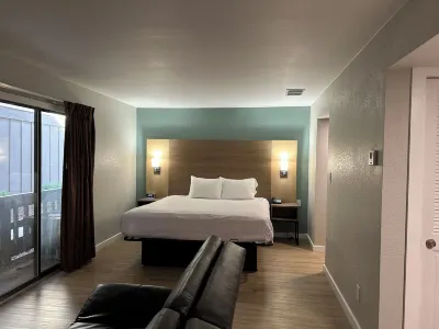 MainStay Suites Springfield South - Battlefield Rd Hotels near LOFT