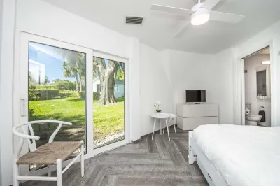 Sumner Lake House 3 Bedrooms Hotels near Livi & Tate