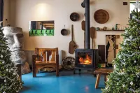 Korte Hotel Sleeps 14 with Courtyard