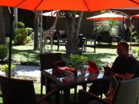 Nomads Court Lodge Hotel dekat Chinese Centre