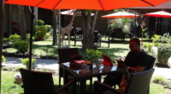 Nomads Court Lodge Hotel a 