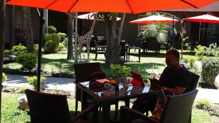 Nomads Court Lodge Отели в г. Лусака