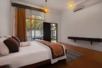 Queen's Bay Hotels in 