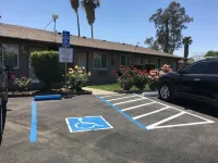 Maple Inn and Suites Los Banos - Motels