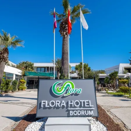 Flora Hotel Отели рядом с достопримечательностью «Ветряные мельницы Бодрума»