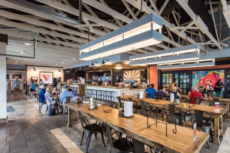 Ocean Coast Hotel at the Beach Amelia Island Отели рядом с достопримечательностью «Amelia Island Lighthouse»