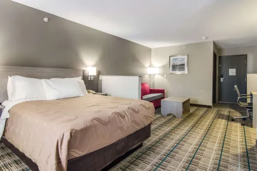 Quality Inn & Suites Grove City-Outlet Mall - Wifi