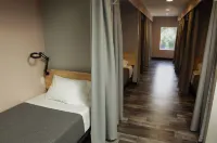 優雅仕客棧 鄰近REV的酒店