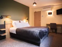 Logis hôtels le Saint Pierre Hotels in Loge-Fougereuse