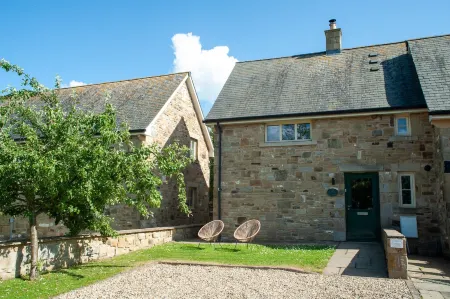 Northern Hideaways Apple Store, Ellingham Отели в г. Эллингем