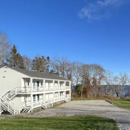 High Tide Inn