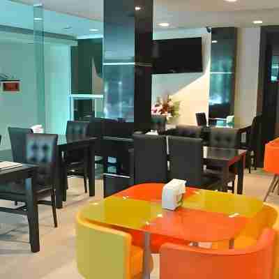 아이 두 부티크 스위트 Dining/Meeting Rooms