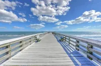 Charming 1-bedroom condo in welcoming Isle of Palms with AC, WiFi