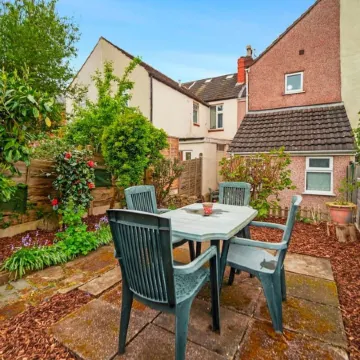 4 Bed Homely Retreat in Wolverhampton