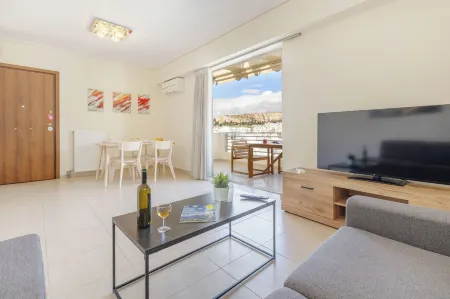 Urban Oasis with Acropolis Views by GHH Отели рядом с достопримечательностью «Atlas Kallitheas Ethousa Pallis»